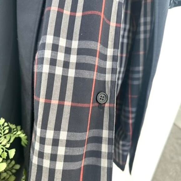 Vintage Burberrys' Navy Blue Trench Coat, 1980s, Size 12P – Excellent Condition - Picture 8 of 13